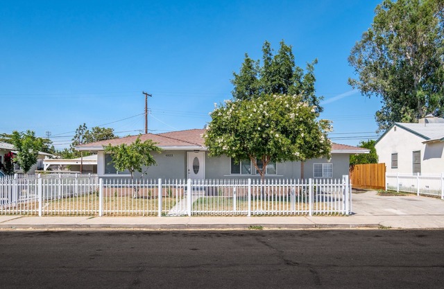 Conveniently located to Airport and Downtown