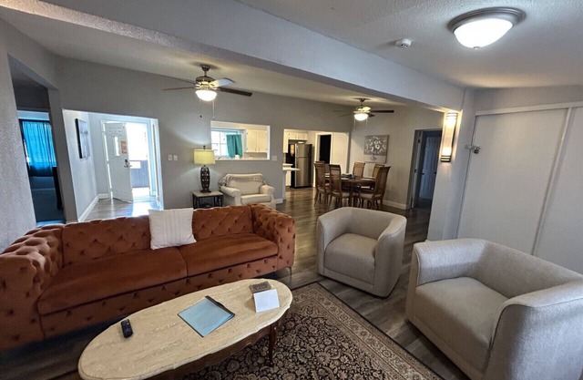 Convention Close Santa Paula