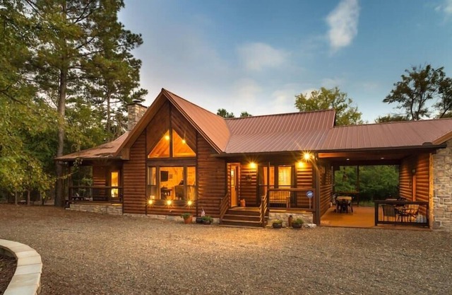 ¡NUEVO LISTADO! Copper Creek (cabaña de 3 dormitorios) con piscina