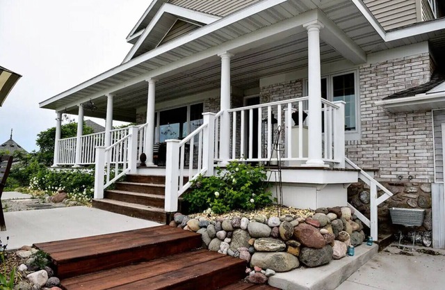 Copper Crown Apartments with Lake Superior Views