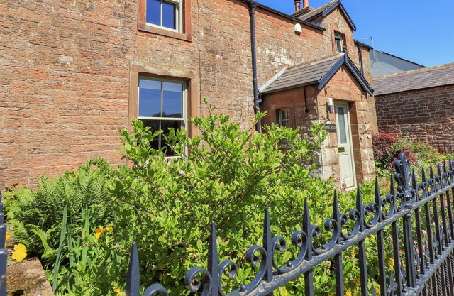 COPPER HALL, pet friendly, character holiday cottage in Kirkoswald