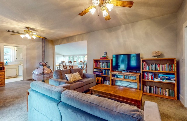 Corner Lot Home, Carriage House & Enchanting Yard