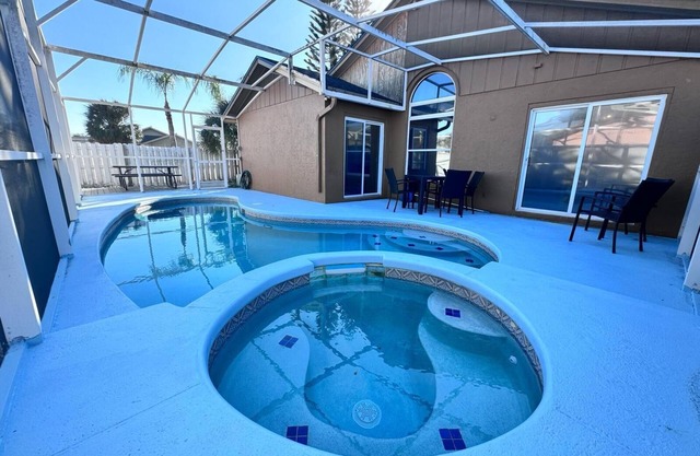 Corner Lot Pool Home Centrally Located near Disney