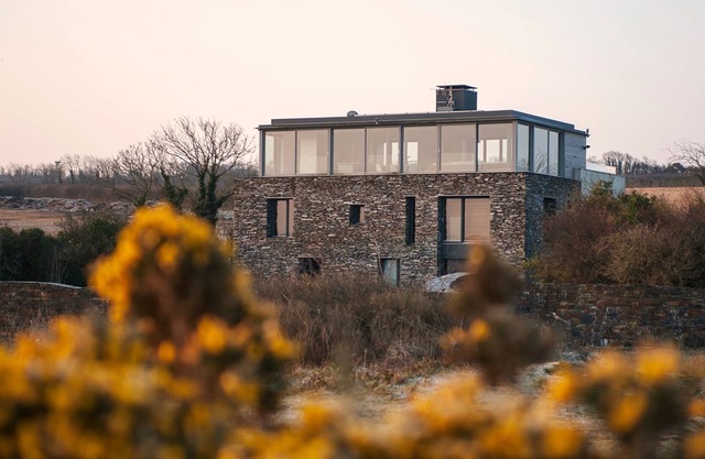 Cornish coastal Property tucked behind stunning quarry landscape
