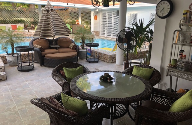 Coronado Beach Vacation -Premier Poolside King Suite - Tropical Oasis