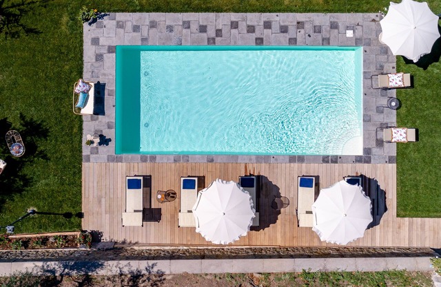 Corte della Luna, elegante villa con piscina rodeada de un olivar sugerente