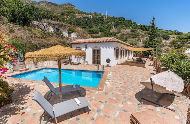 Casa "Cortijo La Alberquilla" con vistas a la montaña, vistas al mar, piscina, Wi-Fi y jardín