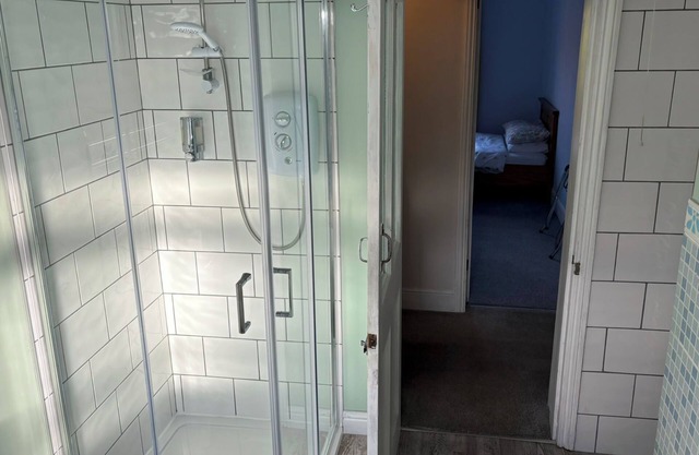 Cosy 2-bed apartment near Haleston. Pet-Friendly!