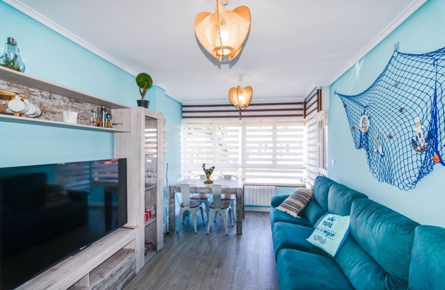 Coqueto y cómodo apartamento con piscina y padel