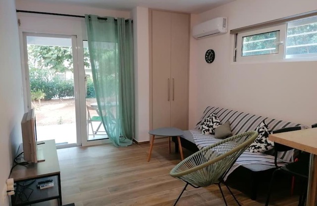 Cosy and Relax Studio by the sea, with garden