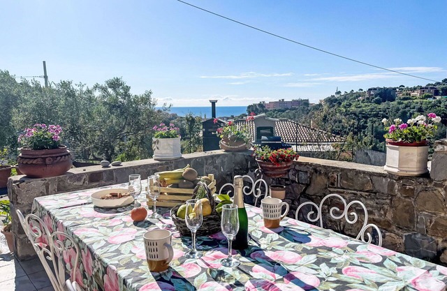 Bonito apartamento para 4 personas con WIFI, A/C, TV y patio