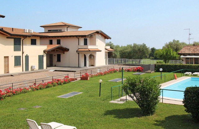 Acogedor apartamento para 7 personas con piscina, A/C, WIFI, TV, patio y mascotas permitida