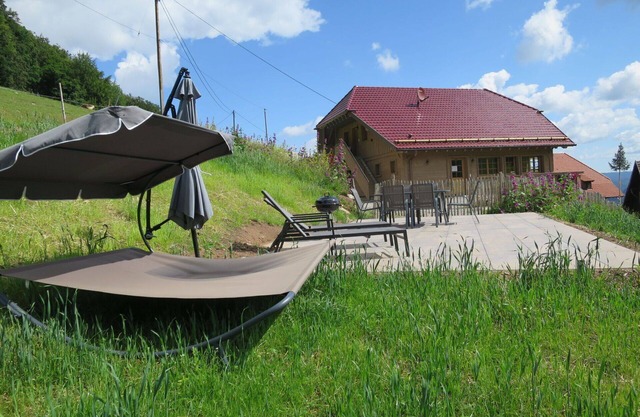 Hermoso apartamento para 4 personas con WIFI, TV, patio y mascotas permitida