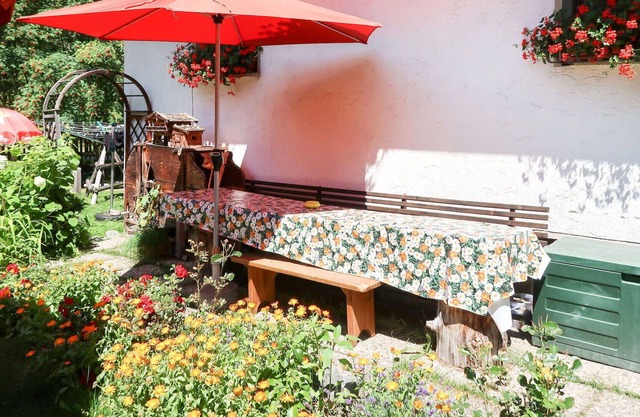 Precioso apartamento en villa para 6 personas con WIFI, TV, patio, mascotas permitida y aparcamiento