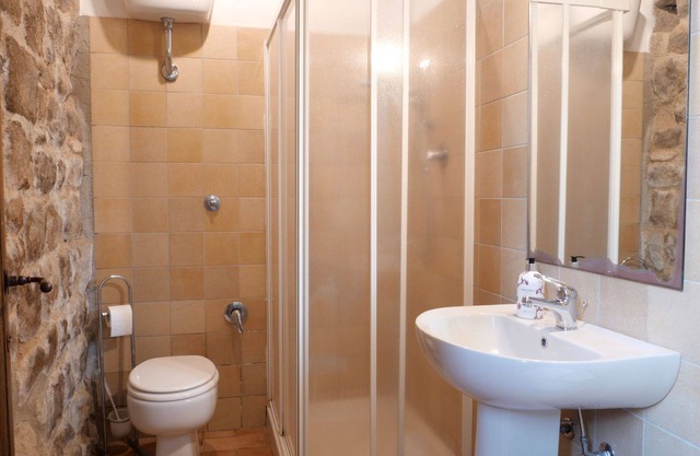 Precioso apartamento en villa para 3 personas con WIFI, TV y patio