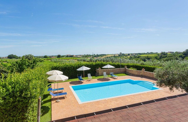 Bonito apartamento en villa para 4 personas con piscina, WIFI, TV, terraza y mascotas permitida