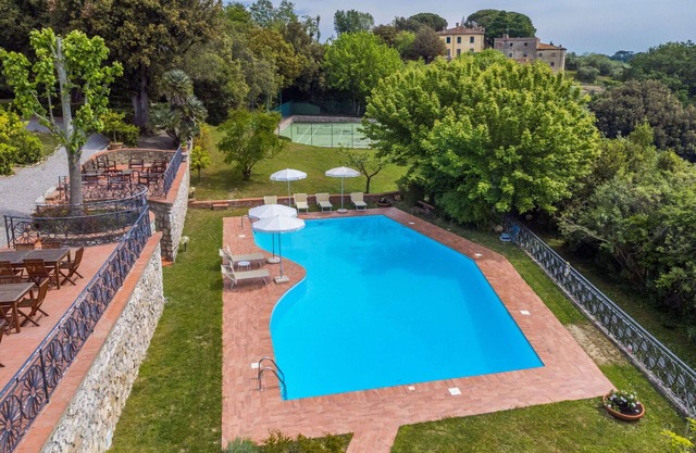 Hermoso apartamento en villa con WIFI, piscina privada, TV, terraza y mascotas permitida