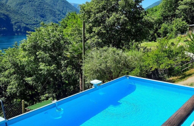 Acogedor apartamento en villa para 4 personas con WIFI, piscina, TV, patio y mascotas permitida