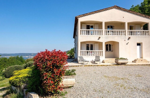 Precioso apartamento en villa con WIFI, TV, terraza, mascotas permitida y vista panorámica