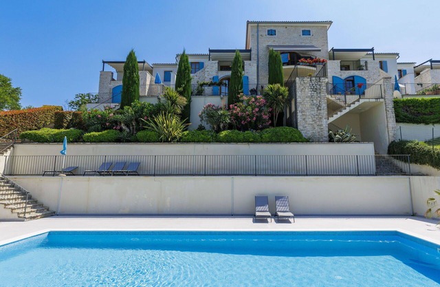 Precioso apartamento en villa para 6 personas con WIFI, A/C, piscina, TV y terraza