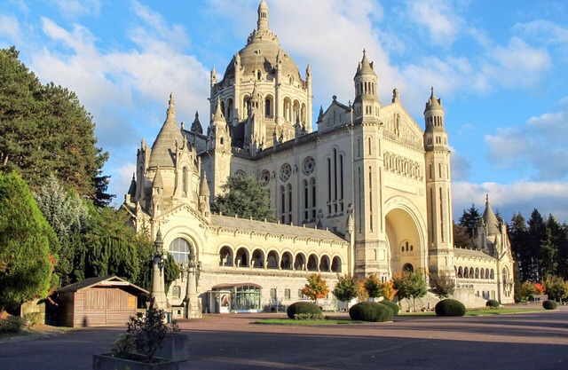 Hermoso apartamento en villa para 6 personas con WIFI, piscina, TV, patio y mascotas permitida