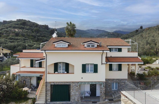 Hermoso apartamento con piscina, WIFI, A/C, terraza, mascotas permitida y vista panorámica