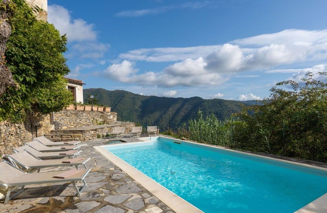 Hermoso apartamento con piscina, WIFI, TV, terraza, mascotas permitida y vista panorámica