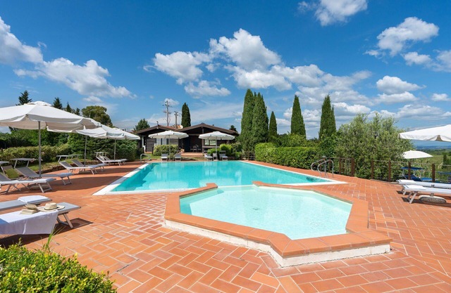 Bonito apartamento con A/C, WIFI, piscina, TV, veranda y vista panorámica, cerca de San Gimignano
