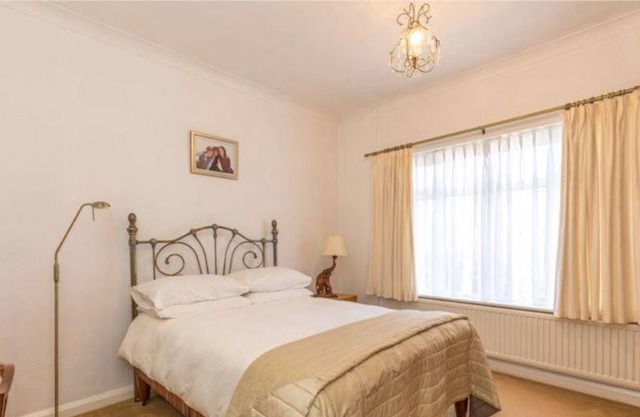 Cosy Bungalow In Swinley