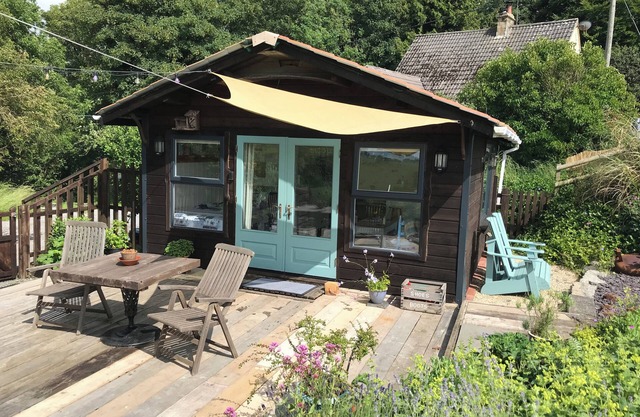 Cosy country cabin with scenic views and close to Dorset's beautiful coast.