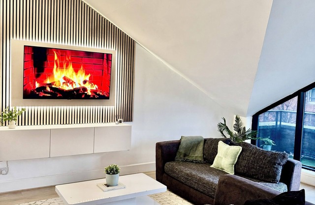 Cosy City Apartment with Free Parking & Netflix!