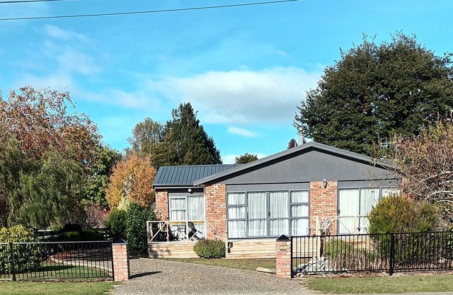 Acogedora casa de campo a 2 minutos del lago y 5 minutos del centro de la ciudad con vistas a la montaña