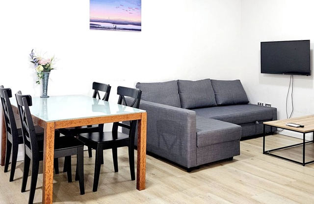 Cosy Family-sized Apartment Near Sydney Olympic Park Flemington Market Station