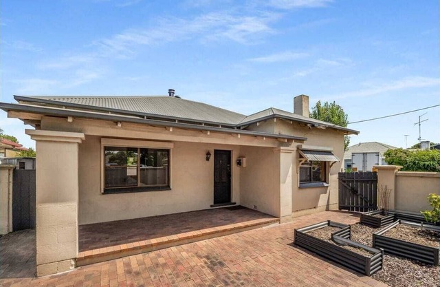 Cosy Lodge Mount Gambier close to shopping, eating, playing