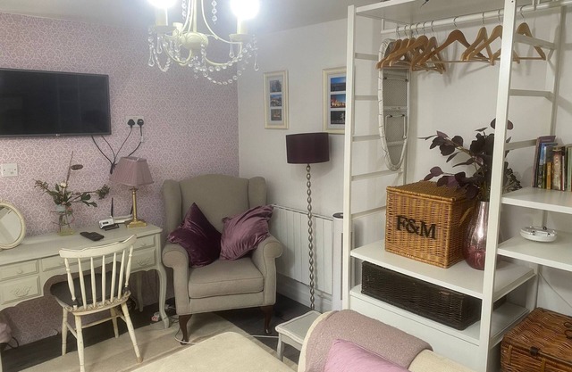 Cosy self-contained studio flat in Bristol