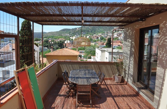 Cosy sunny house 2bedroom-2bathroom, terrace & panoramic views, near Park Güell