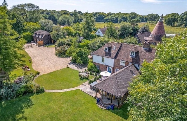 Cosy up in this first floor Barn Conversion on a working farm.