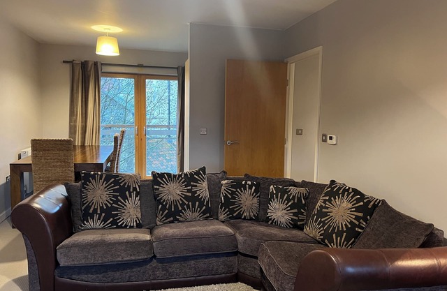 Cosy well appointed, pet friendly apartment situated in the Cathedral grounds
