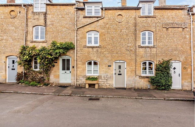 Cosy yet stylish Cotswold holiday cottage - Rosewood Cottage