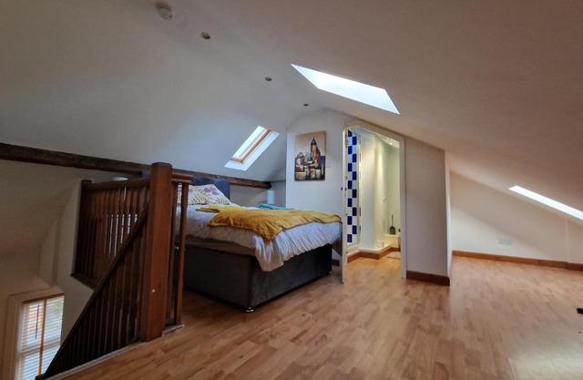 CosyHomeStay Evesham Spacious home W/Free Parking & WiFi