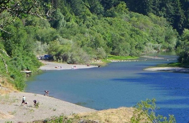 Murphy's Circle Cottages: frente al río ruso, pasee por el centro de Guerneville