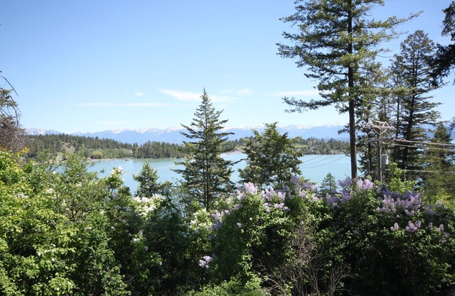 La cabaña en Somers Bay w / Boatslip en el lago Flathead