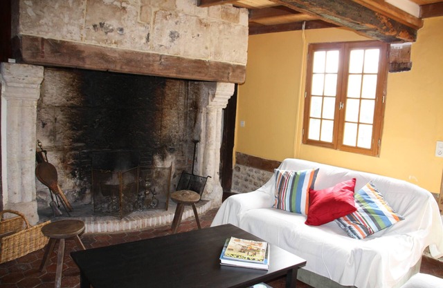 Cottage between Sea and Country