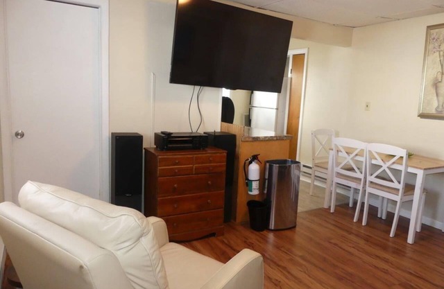 COTTAGE IS ONE BLOCK TO BEACH W/ PRIVATE BACK YARD. WIFI & OUTSIDE SHOWER.