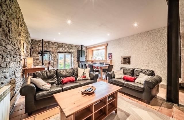 Casita de campo 'Leyetaz' con vistas al lago, terraza privada y Wi-Fi