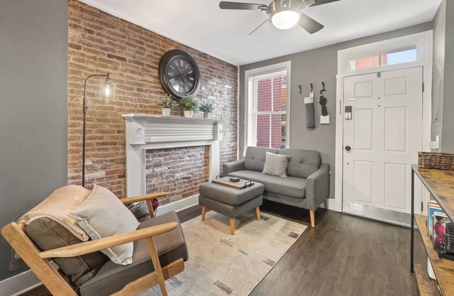 Cottage on the Creek - Cozy 2BR Rowhome in the Center of Downtown