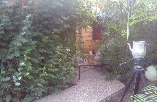 Lovely 3-bdrm Cottage W/private Patios/pkg Sanyang