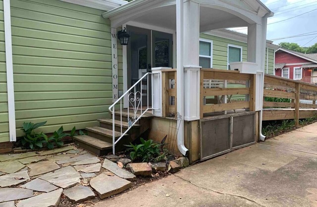 Cottage Suite 2 - King Studio Apt.