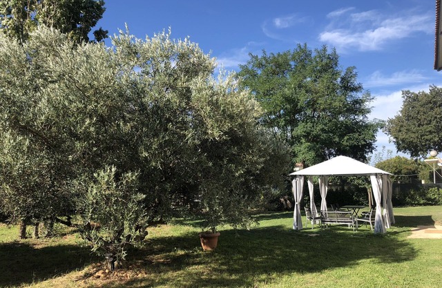 Casa rural cerca de la Camarga, jardín vallado, se admiten mascotas