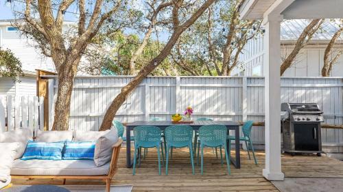 Cottagecore Coast Deck Hot Tub Surf-Centric Neighborhood Kids Suite